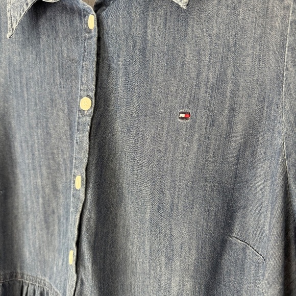 Tommy Hilfiger Chambray Tiered Popover Shirtdress | Size 4 - Picture 6 of 10